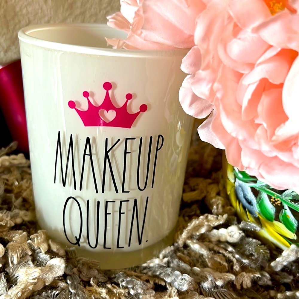 "Makeup Queen" larger accessories glass holder from Rae Dunn 👑 💗